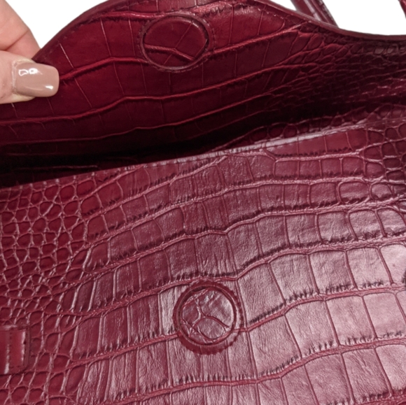 Disney Red Croc Embossed Shoulder Bag with ID Wallet ❤️ - Picture 8 of 13